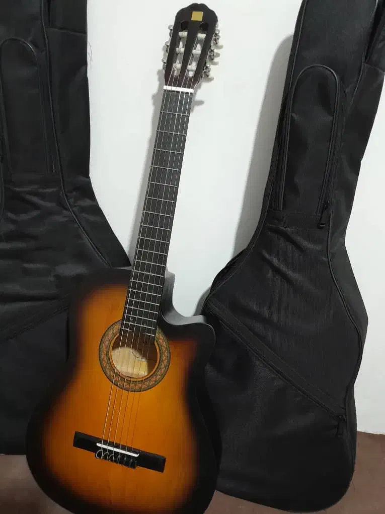 گیتار کلاسیک دیاموند|گیتار، بیس، امپلیفایر|تبریز, |دیوار