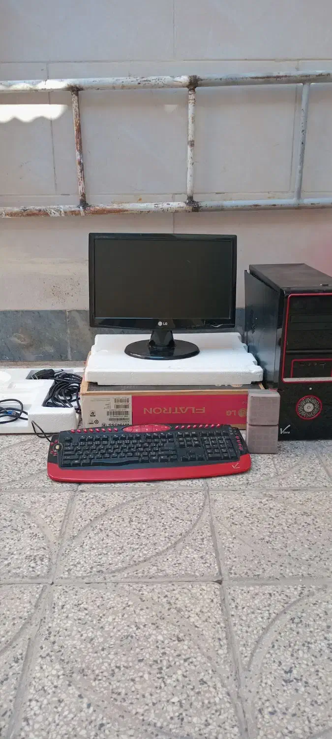 کامپیوتر در حد نو|رایانه رومیزی|زرندیه, |دیوار