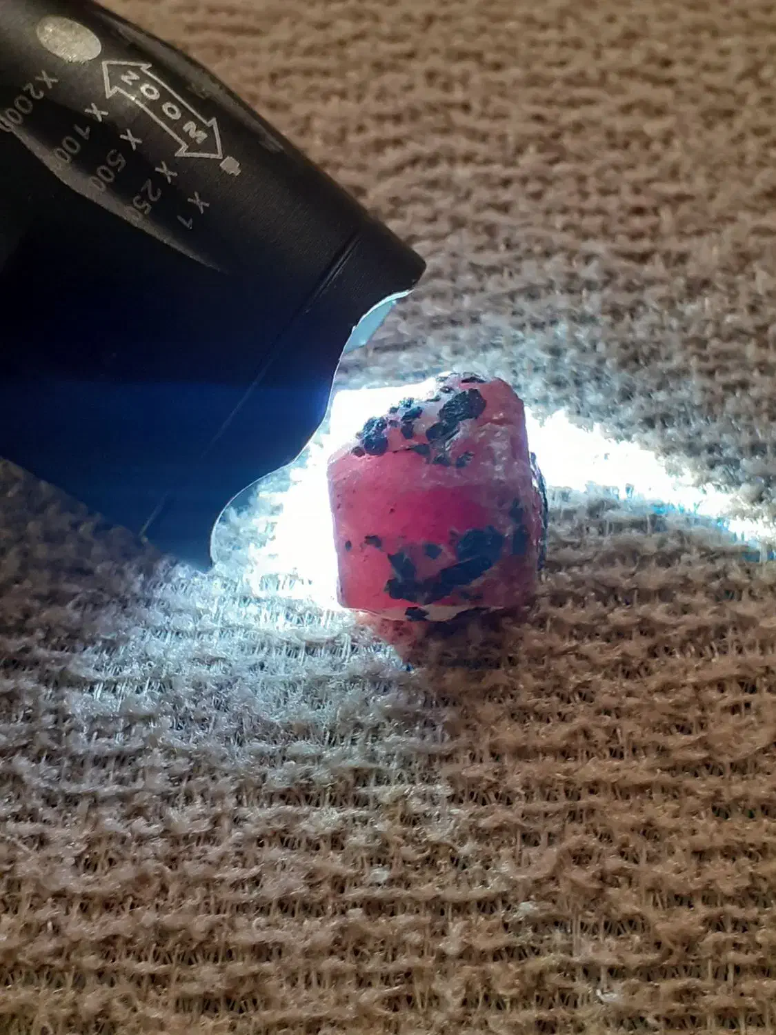 یاقوت|جواهرات|ری, منصوریه منگل|دیوار