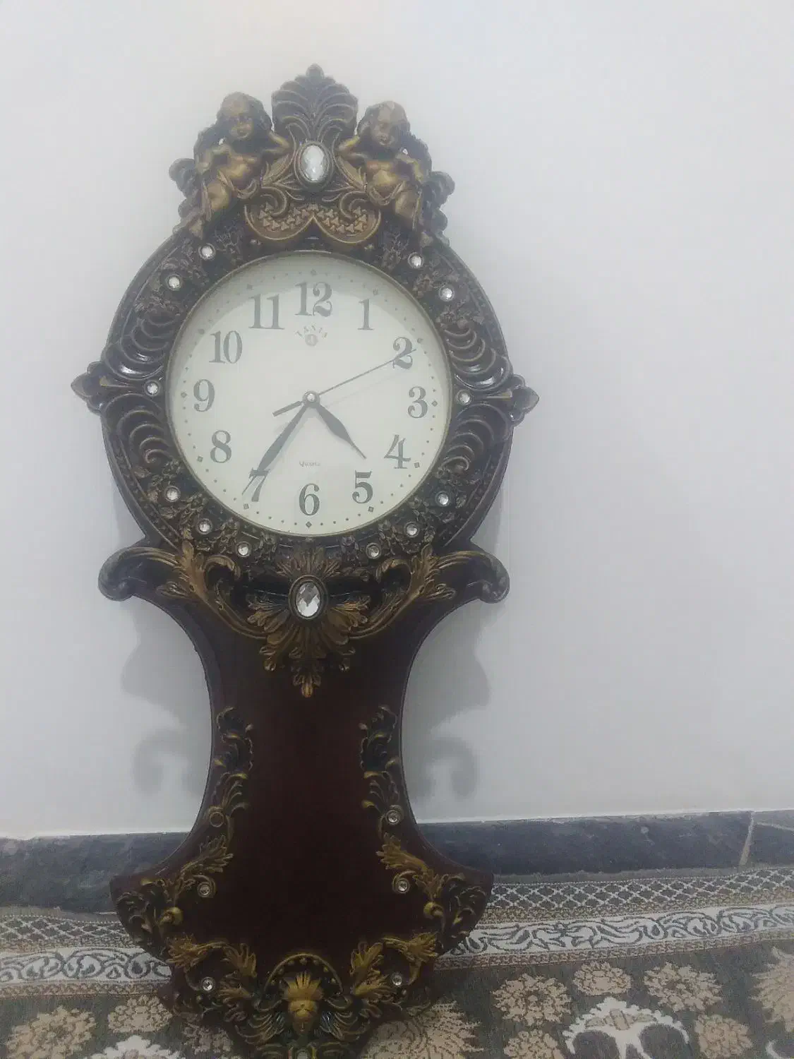 یک ساعت سالم و زیاد کار نکرده|ساعت دیواری و تزئینی|قوچان, |دیوار