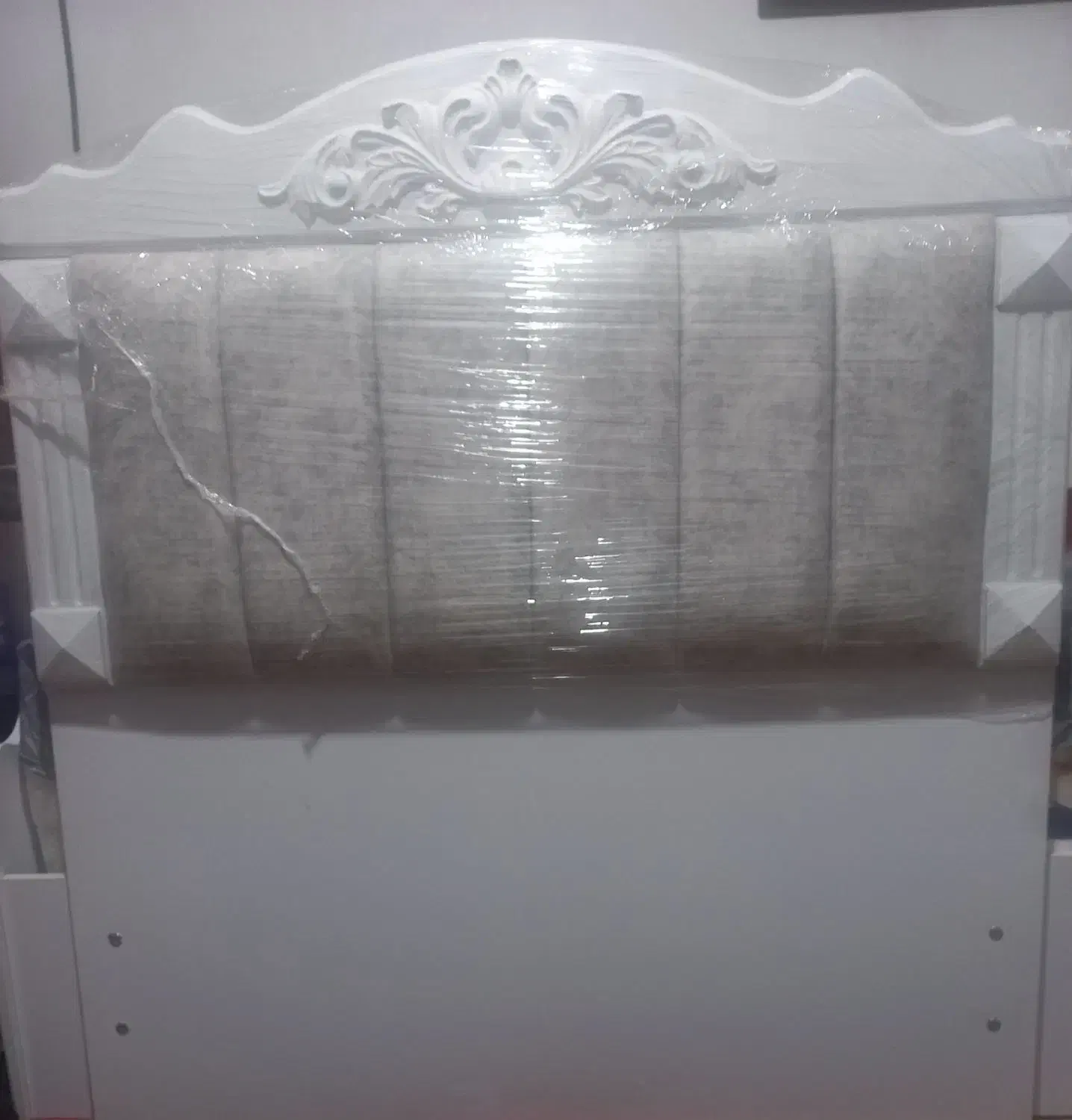 تخت یکنفره سفید|تخت و سرویس خواب|رشت, بلوار گیلان|دیوار