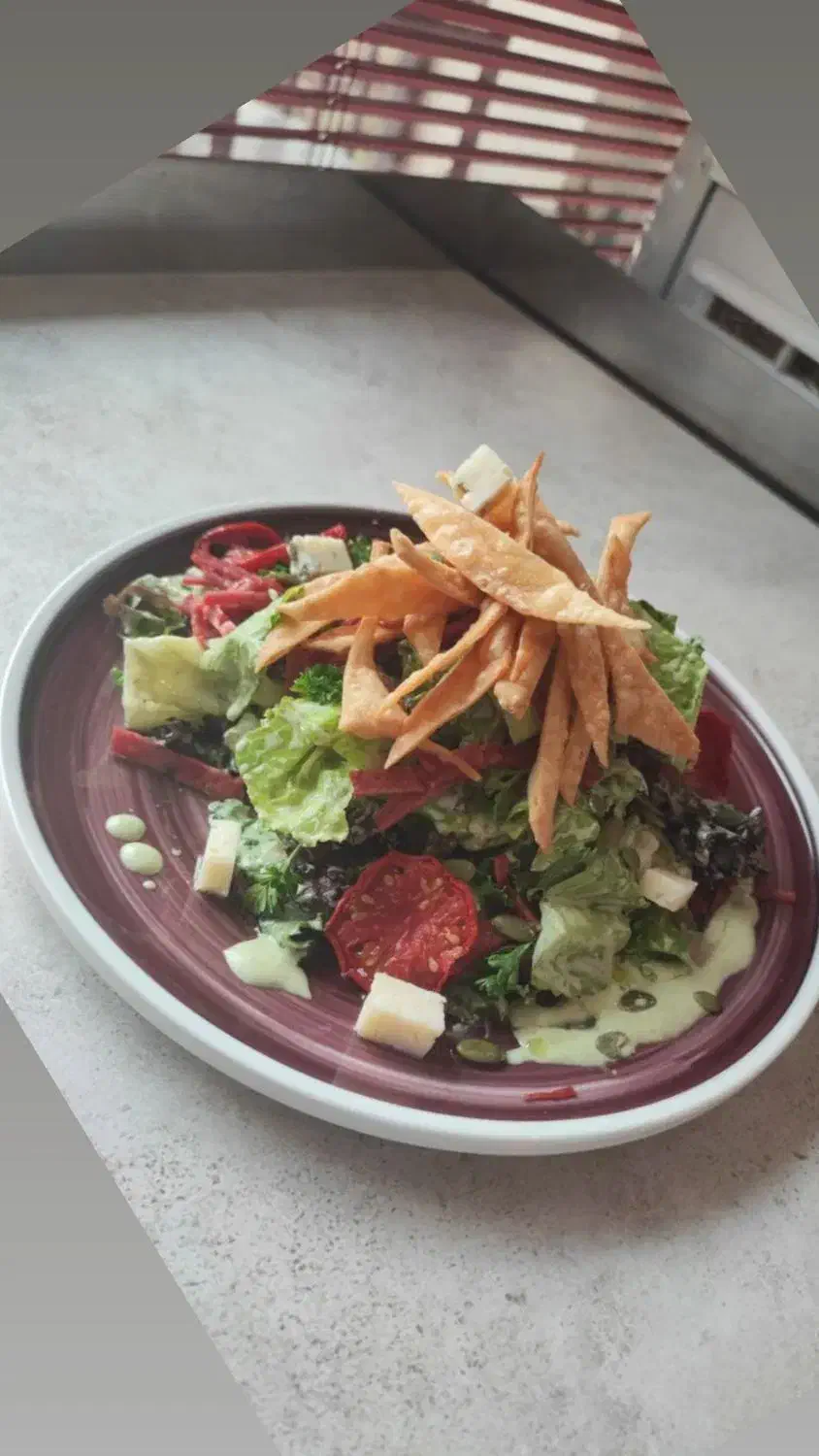 استخدام نیرو کافه و رستوران در تمام سکشن ها|استخدام خدمات فروشگاه و رستوران|تهران, هروی|دیوار