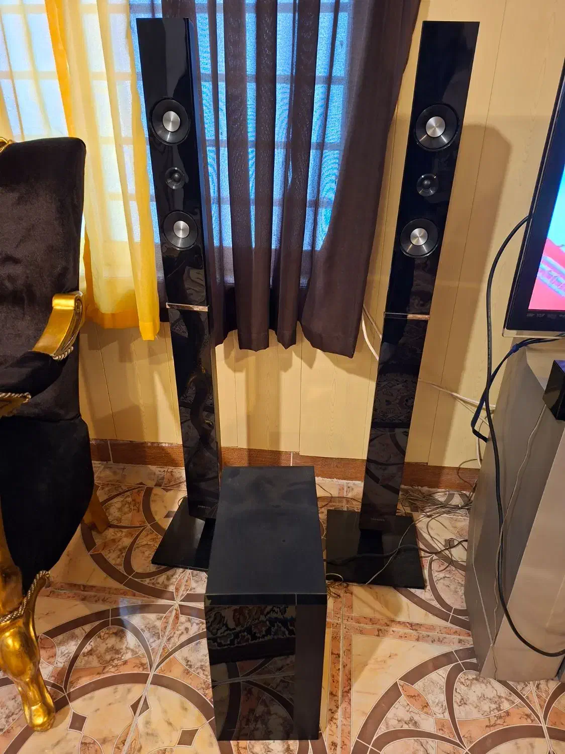 تلویزیون پاناسونیک با میز و سینما خانگی سامسونگ|تلویزیون و پروژکتور|نوشهر, |دیوار