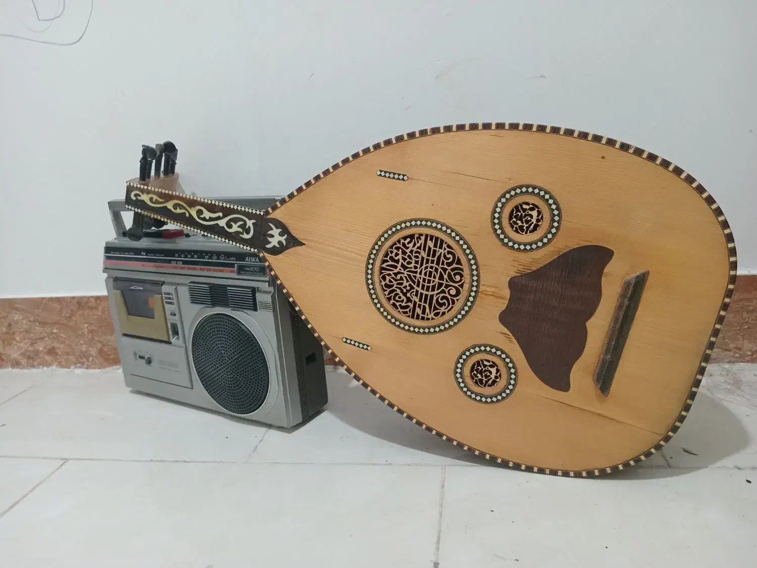 عود دمشقی|سازهای سنتی|حاجی آباد, |دیوار