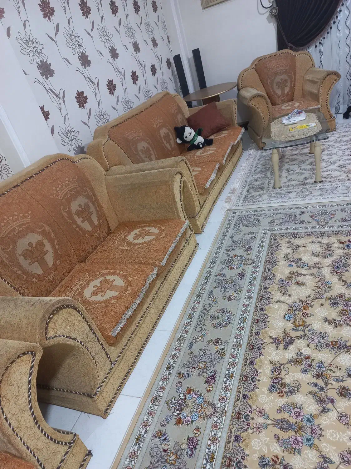 مبل هفت نفره|مبلمان خانگی و میز عسلی|رشت, پیرکلاچای|دیوار