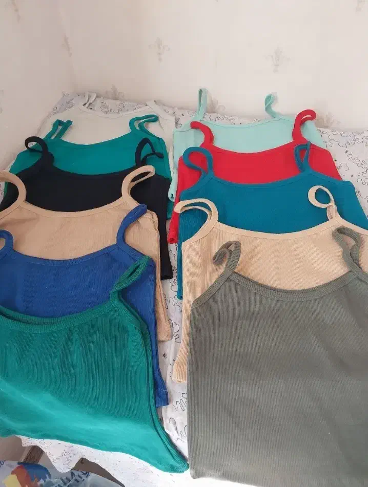 کراپ تاپ|لباس|بومهن, |دیوار