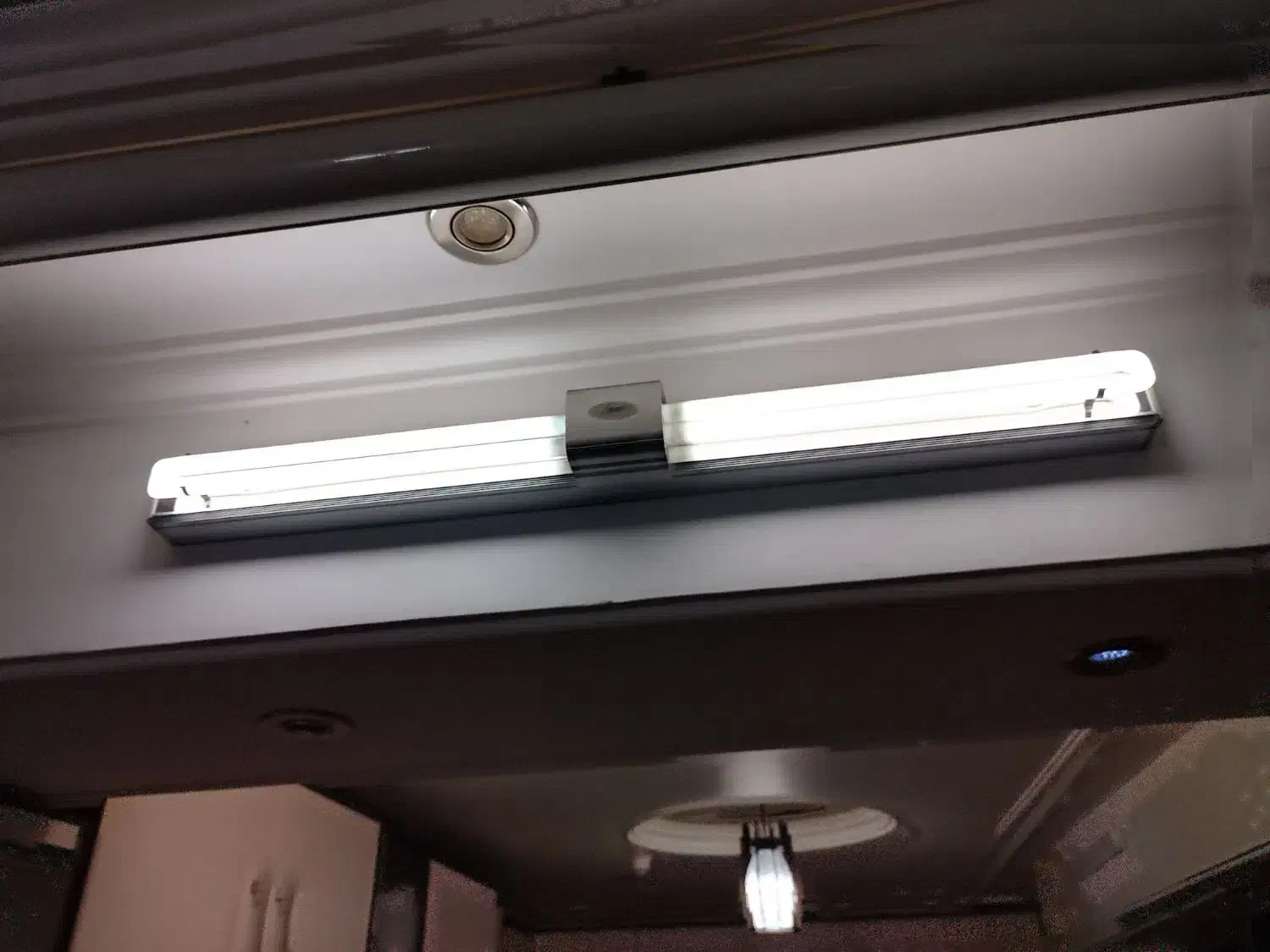 قاب مهتابی|لامپ و چراغ|قم, سنگ بند|دیوار