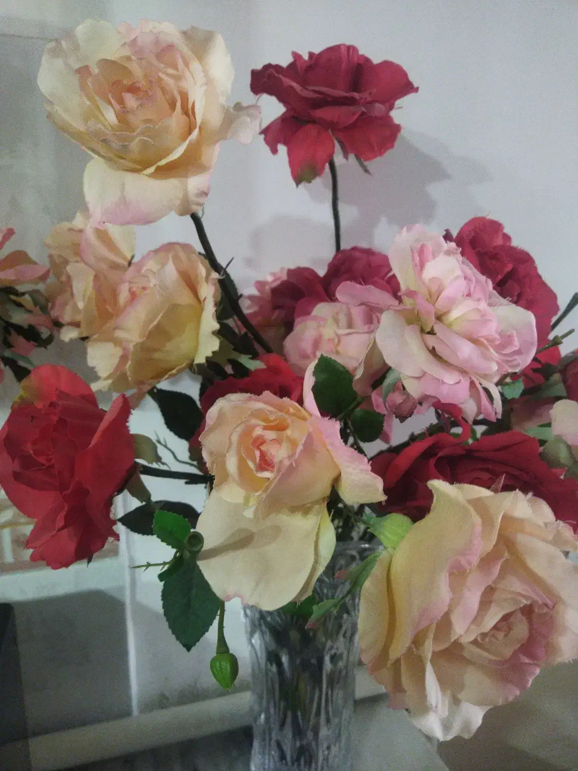 سبد گل گاهی داخل گلدون زیبا|گل مصنوعی|ساوه, |دیوار