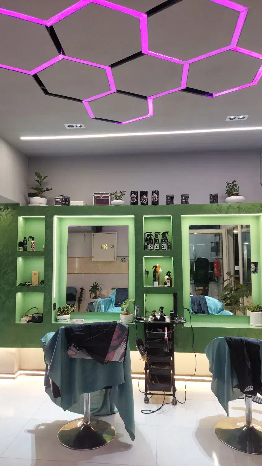 استخدام آرایشگر مردانه در محیطی با دیزاین لاکچری|استخدام درمانی، زیبایی، بهداشتی|کرج, ساماندهی|دیوار