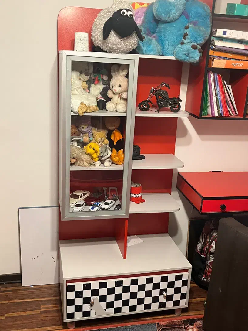 تخت برند اپادانا -فرش - میز تحریر - کمد اسباب بازی|تخت و سرویس خواب|تهران, اکباتان|دیوار