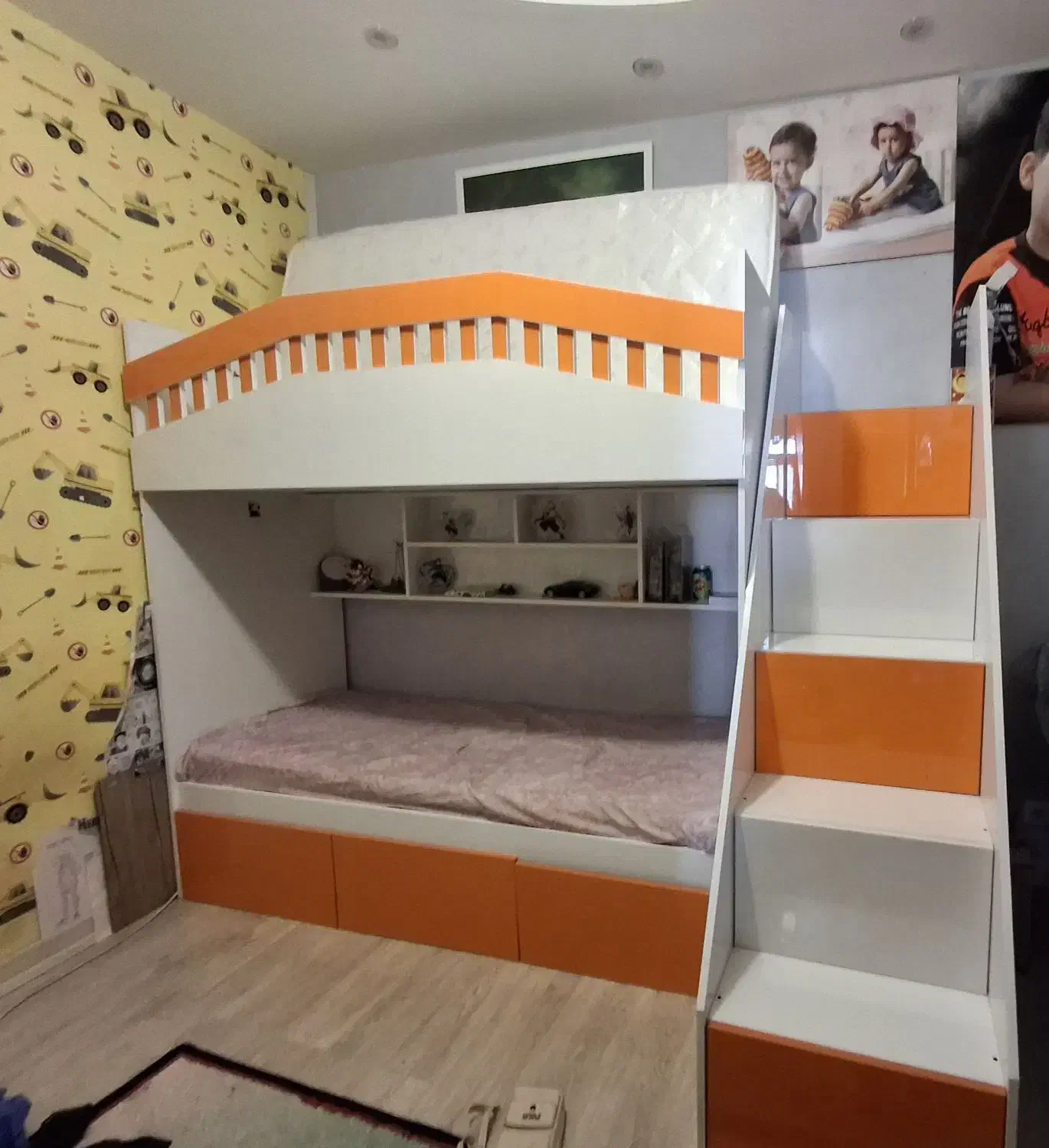 تخت خواب دو طبقه  درحد نو|تخت و سرویس خواب|فولادشهر, C2|دیوار