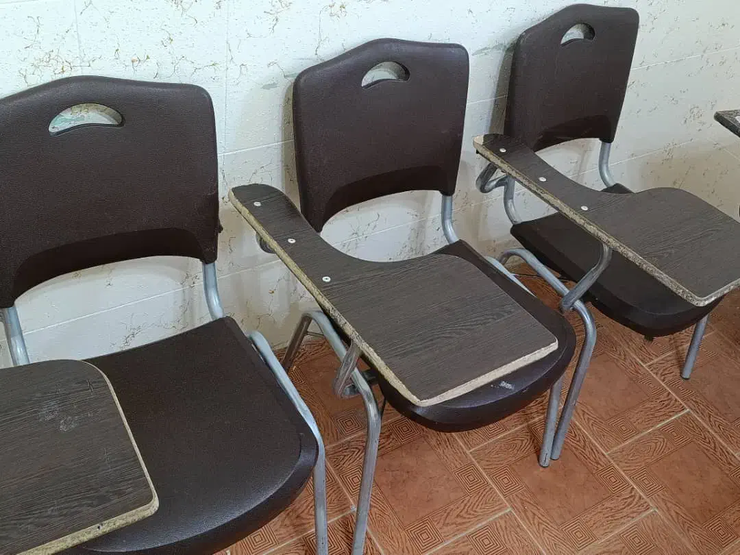 صندلی دانشجویی|صندلی و نیمکت|صدرا-فارس, فاز ۱|دیوار