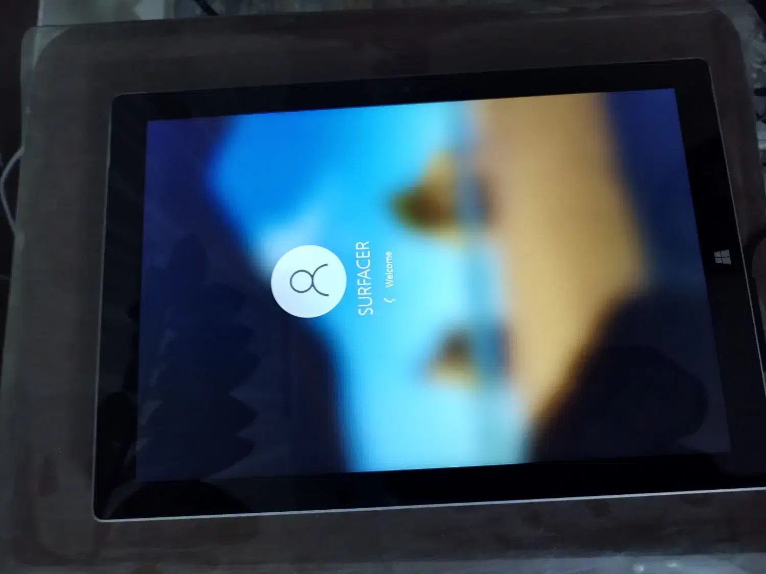 surface|تبلت|تهران, طرشت|دیوار