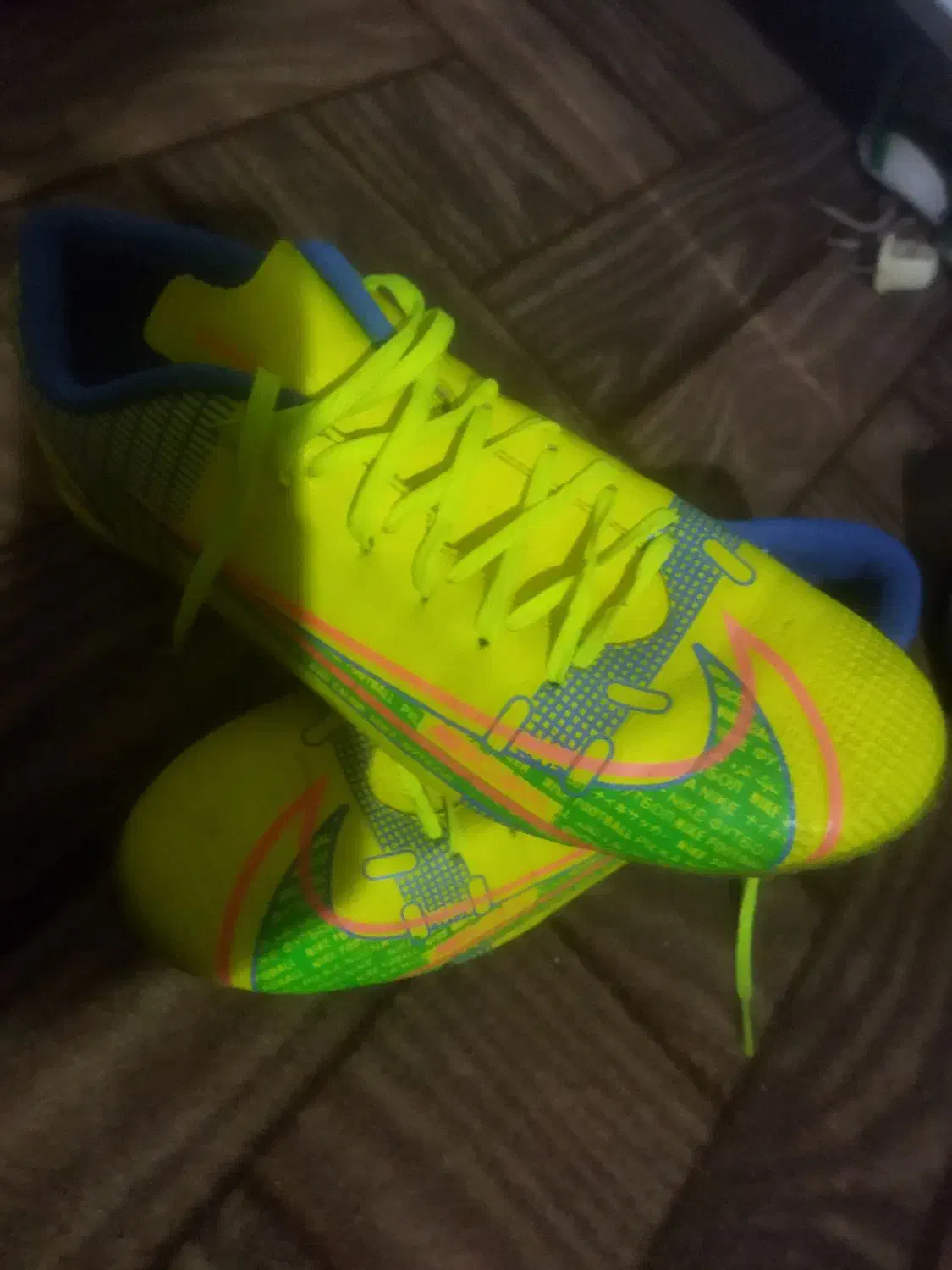 کفش ورزشی|تجهیزات ورزشی|دوگنبدان, |دیوار