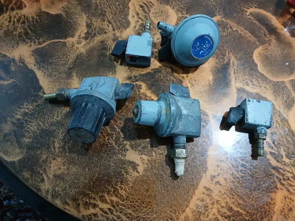 اون تستر برینا دیجیتال  وتعدادی رگلاتور ایران گاز|اجاق گاز و لوازم برقی پخت‌وپز|کازرون, |دیوار