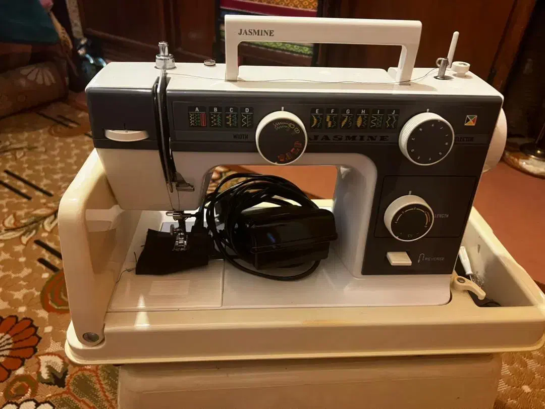 چرخ خیاطی|چرخ خیاطی و ریسندگی|رشت, شهرک قدس|دیوار