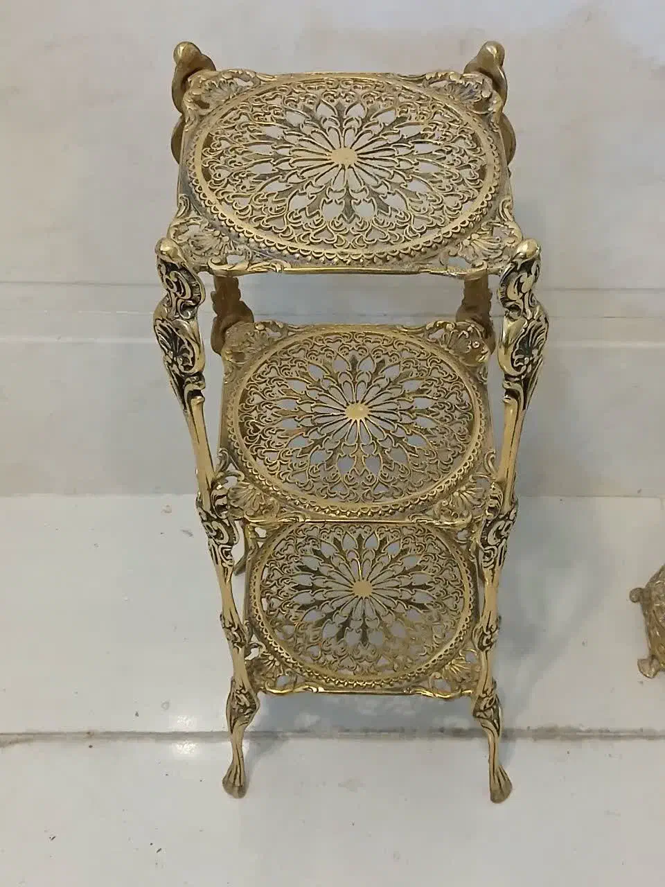 میز سه پایه برنجی کنار سالنی|مبلمان خانگی و میز عسلی|زنجان, |دیوار