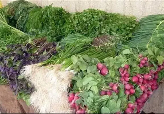 واگذاری حریم مغازه میوه فروشی جهت سبزی فروش|اجارهٔ مغازه و غرفه|شیراز, احمدآباد|دیوار