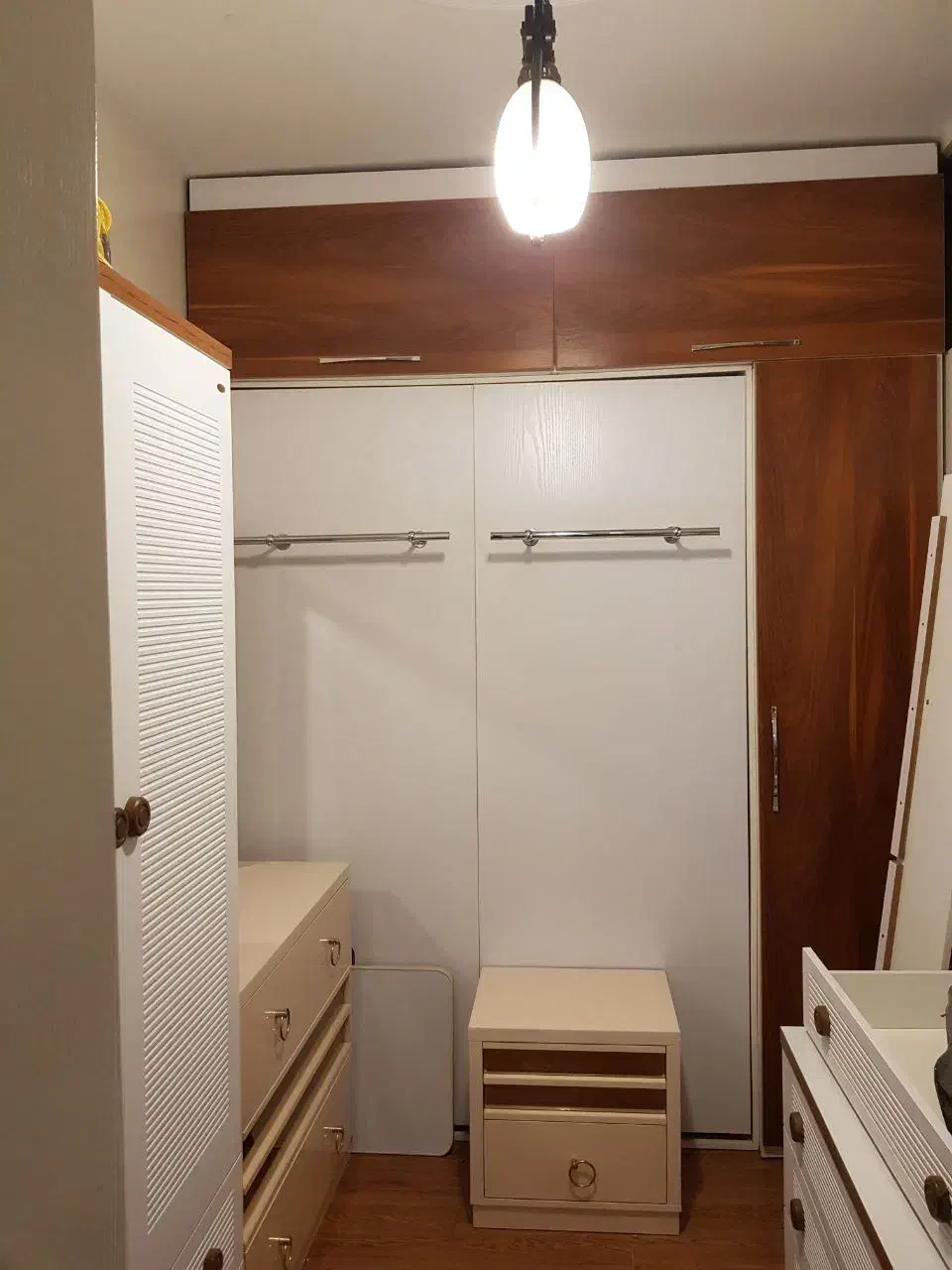 تخت تاشو دونفره و کمد دیواری در حد نو (ست کامل)|تخت و سرویس خواب|تهران, ورزشگاه آزادی|دیوار