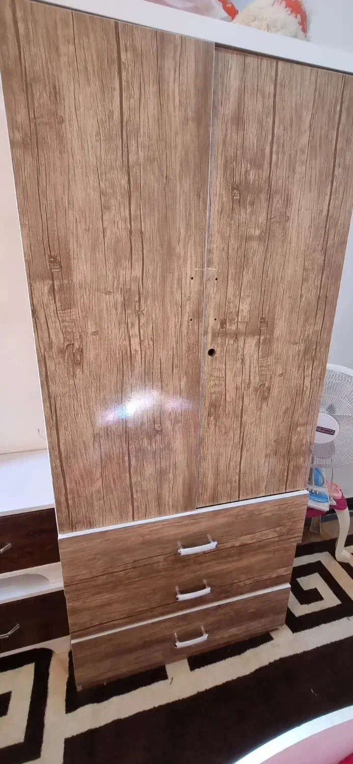 کمد .تخت یک نفره. گلیم فرش .تخت دو نفره|تخت و سرویس خواب|ایلام, |دیوار