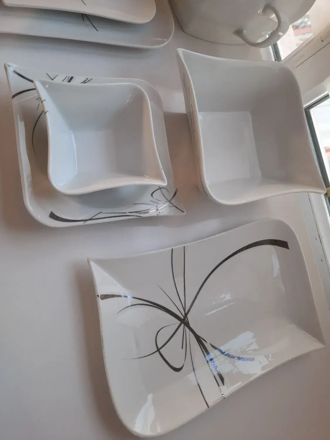 سرویس چینی ۱۲نفره|ظروف سرو و پذیرایی|رشت, باهنر|دیوار