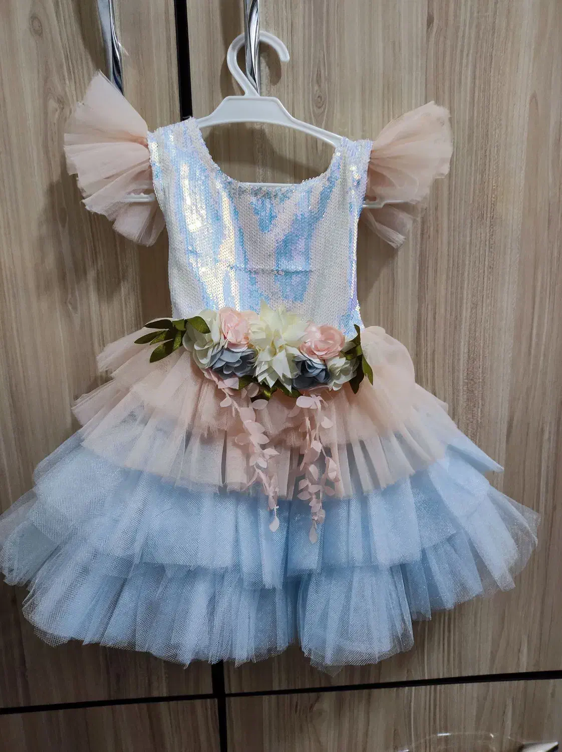 لباس مجلسی بچگانه|کفش و لباس بچه|رشت, دباغیان|دیوار