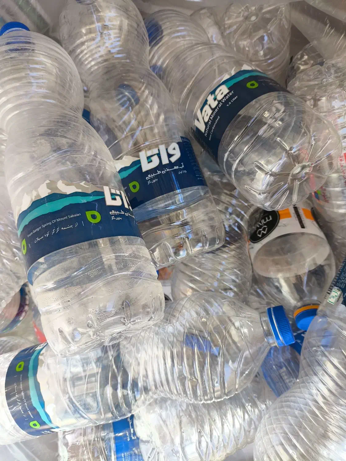 بطری پلاستیکی|ظروف نگهدارنده، پلاستیکی، یک‌بارمصرف|لالجین, |دیوار