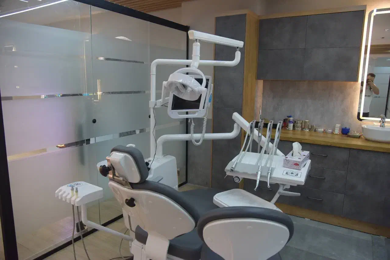 استخدام دستیار دندانپزشک در دوشیفت چرخشی|استخدام درمانی، زیبایی، بهداشتی|رشت, گلسار|دیوار