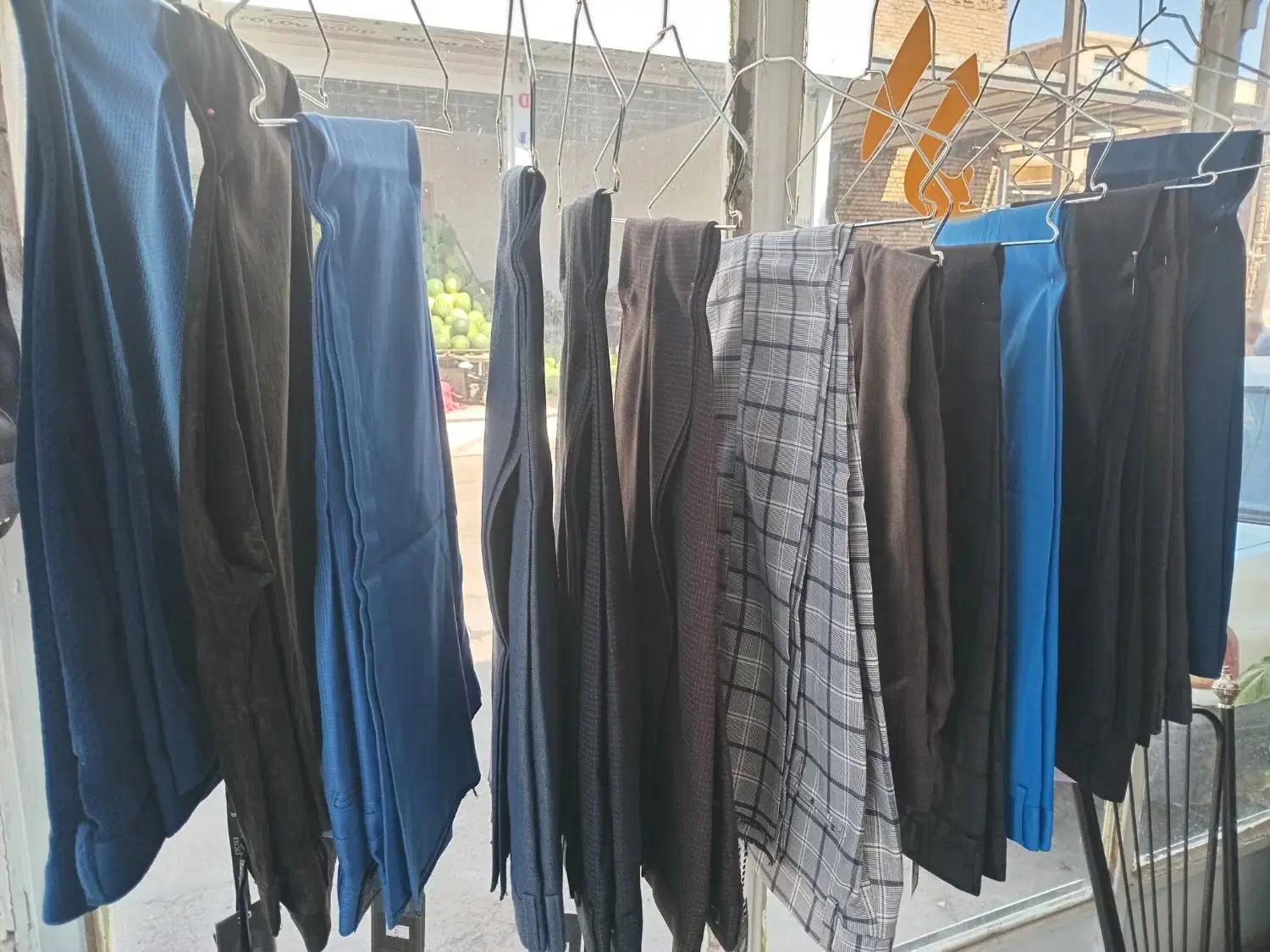 شلوار|لباس|سبزوار, باهنر|دیوار