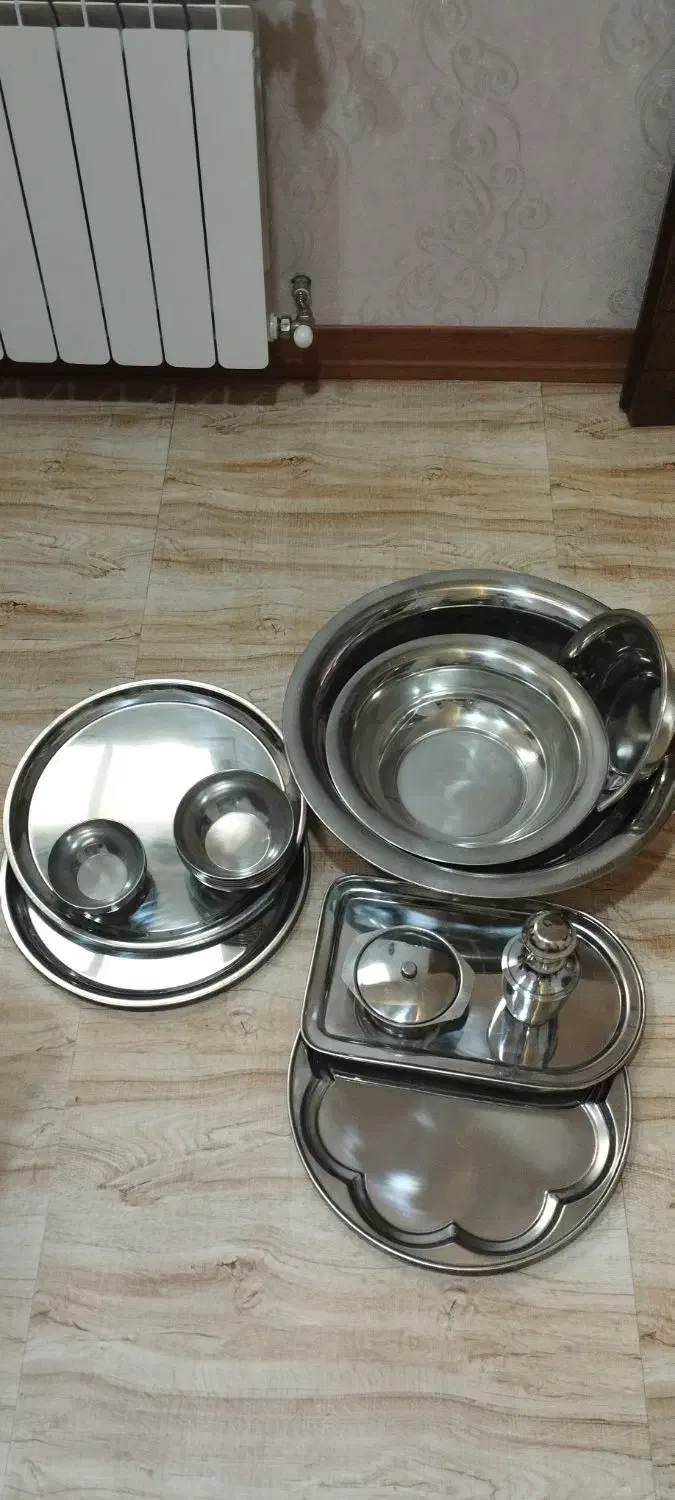 ظروف استیل.بسیار قدیمی.سنگین.|ظروف سرو و پذیرایی|اصفهان, باغ دریاچه|دیوار