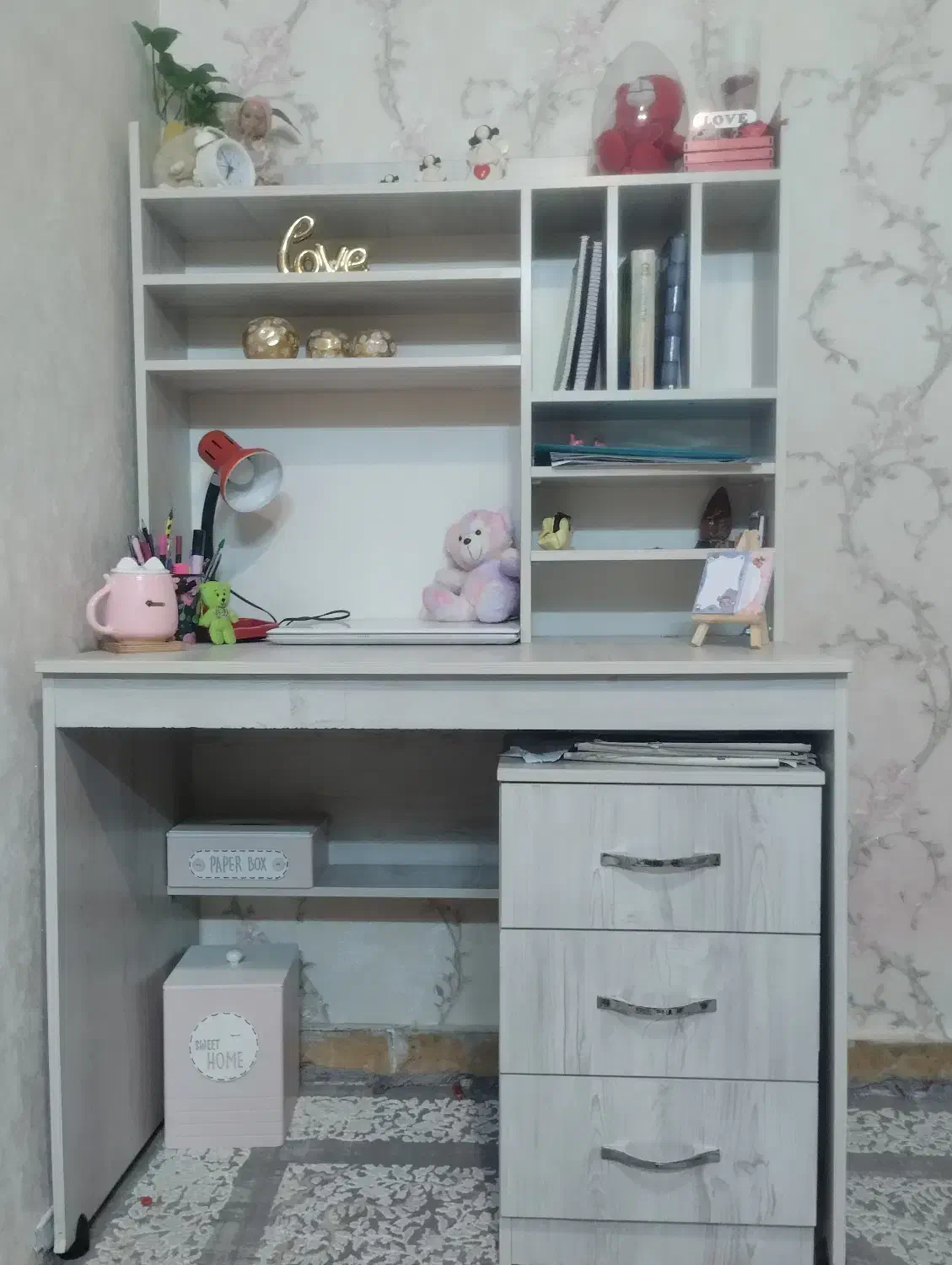 میز تحریر سالم و تمیز|میز تحریر و کامپیوتر|ری, دیلمان|دیوار