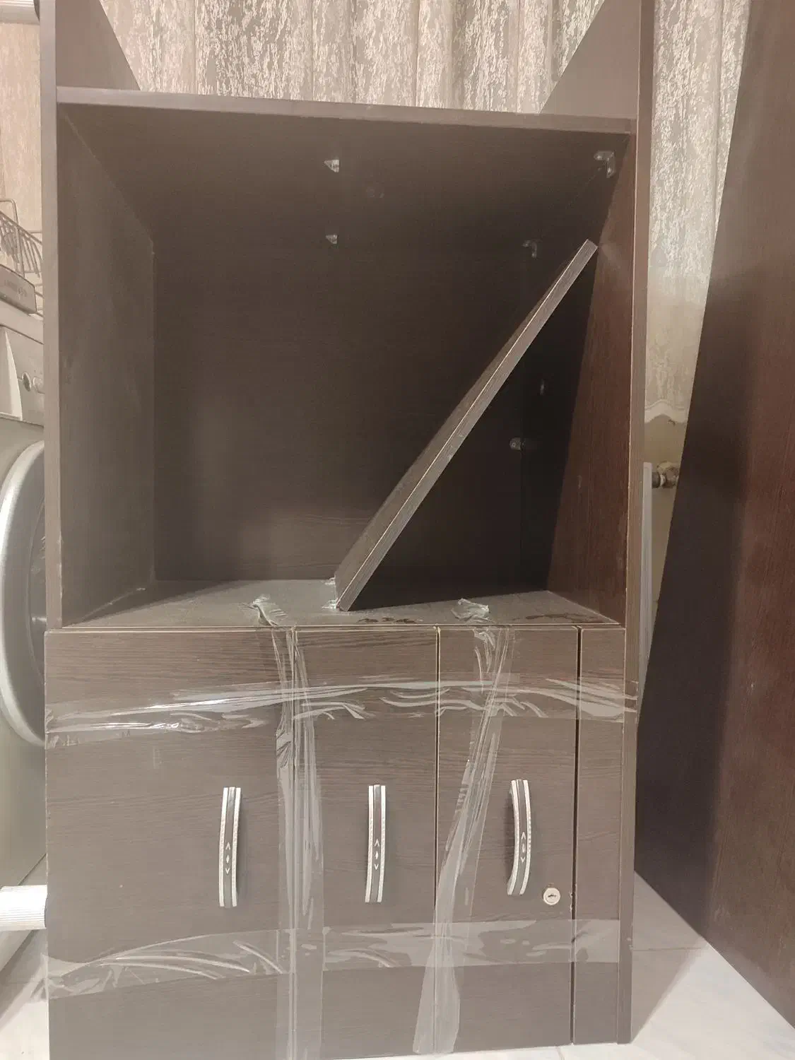 میز اداری|دفتر کار|ری, جوانمرد قصاب|دیوار