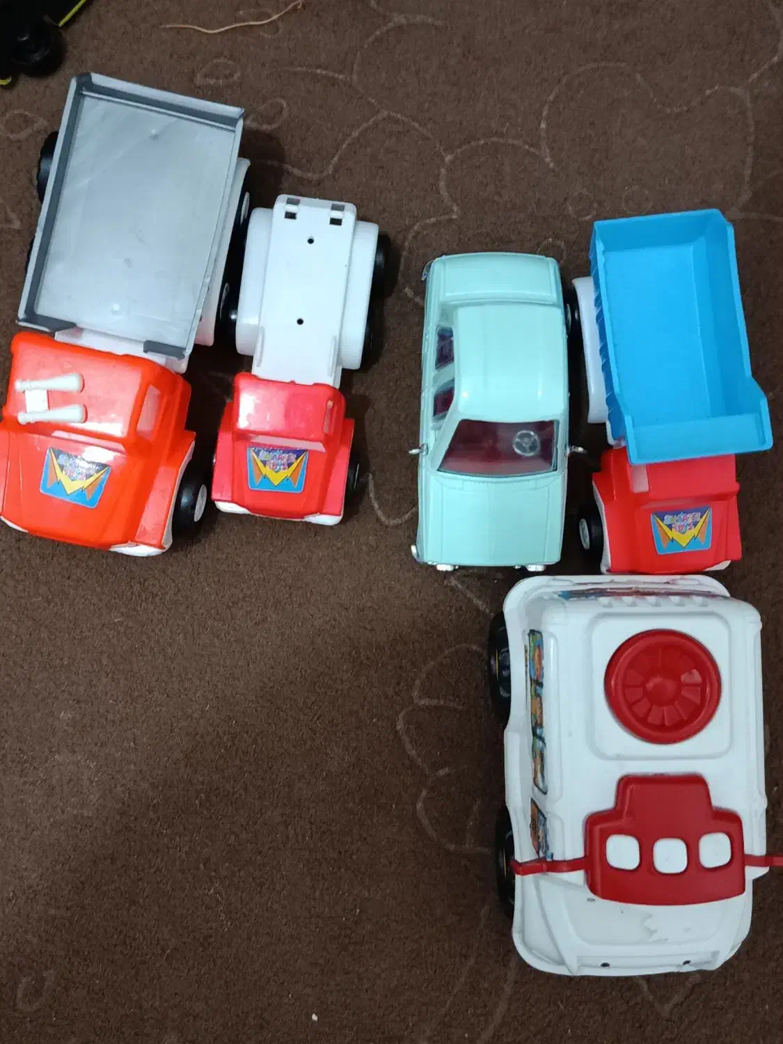 تعدادی اسباب بازی پسرونه|اسباب‌بازی بچه|دوگنبدان, |دیوار