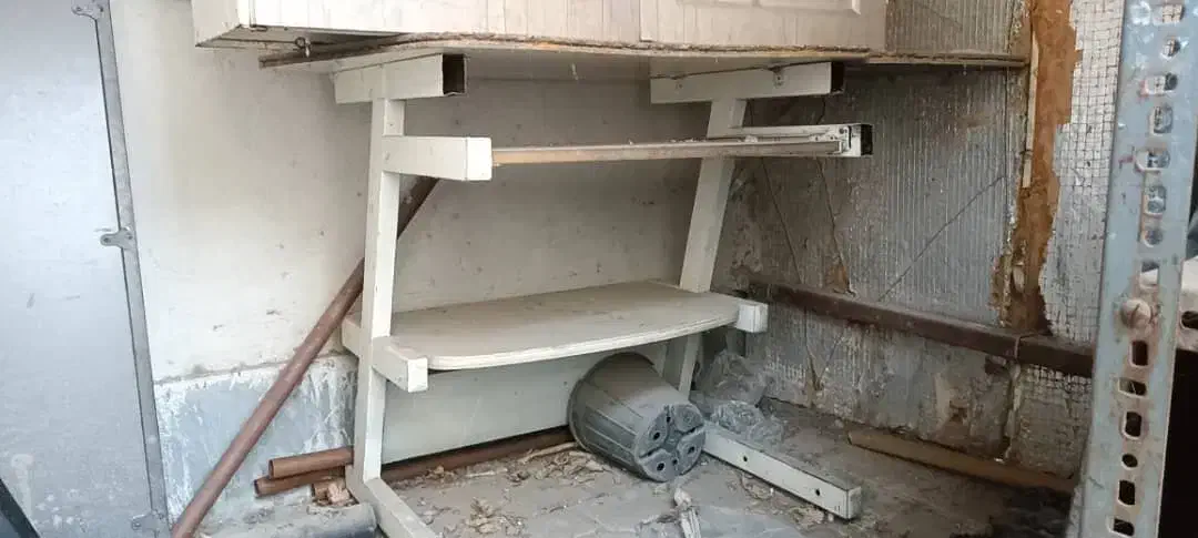 یک عدد کابینت و یک میز تحریر|جاکفشی، کمد، دراور|کرمان, |دیوار