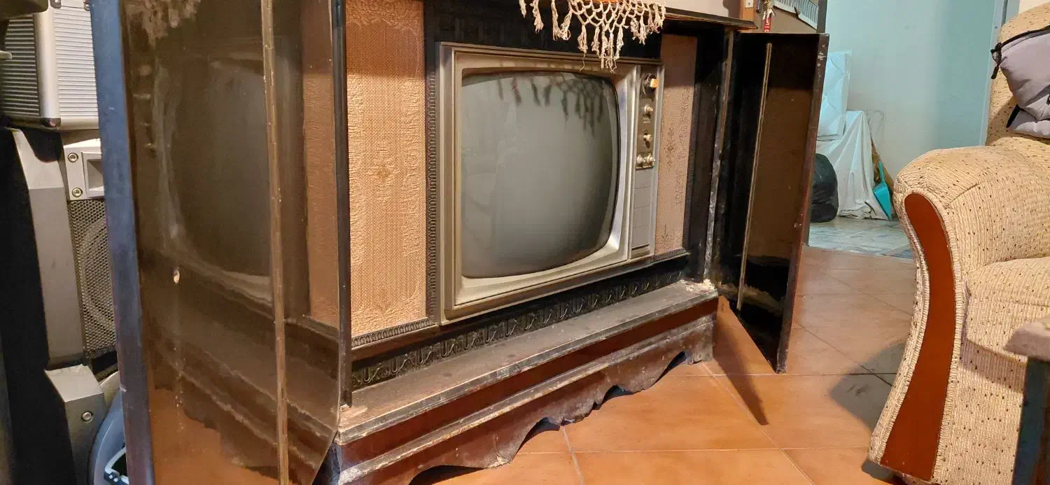 تلویزیون قدیمی وسترن هاوس|کلکسیون اشیاء عتیقه|بابل, |دیوار