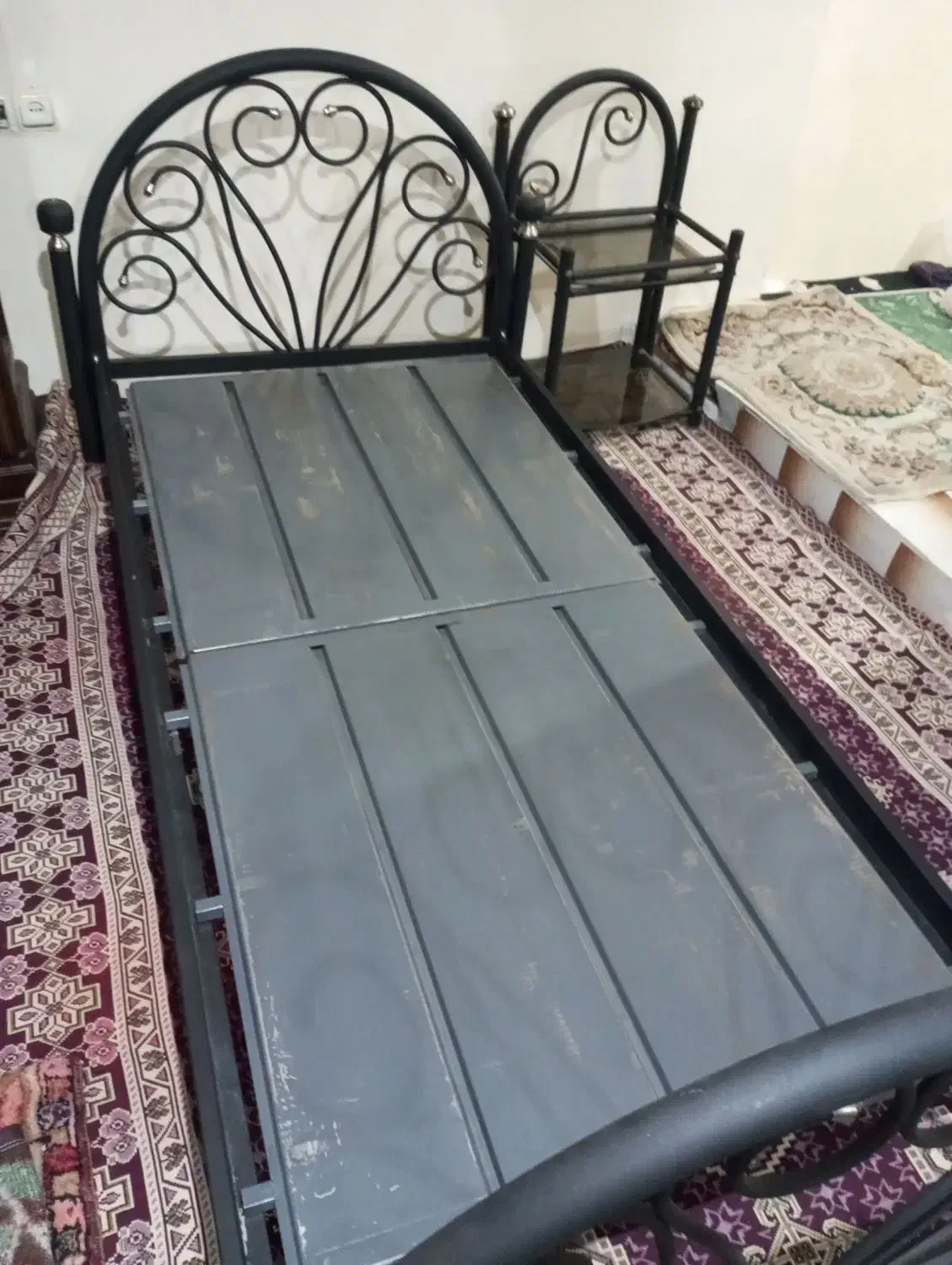 تختخواب تک نفر اهنی|تخت و سرویس خواب|تیکمه داش, |دیوار