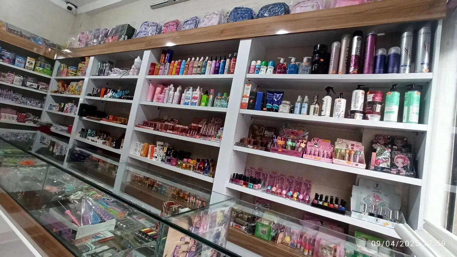 واگذاری اجناس آرایشی ، تحریر،پوشاک|حراج|قم, ولیعصر|دیوار