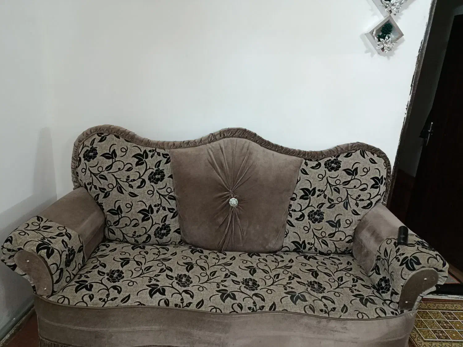 مبل|مبلمان خانگی و میز عسلی|فیرورق, |دیوار