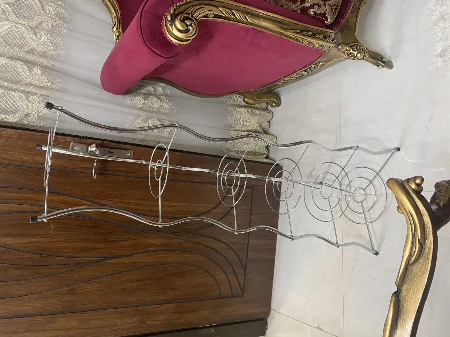 یک عدد پایه قابلمه درحدنو|آب‌چکان و نظم‌دهنده ظروف|اصفهان, چشمه باقرخان|دیوار
