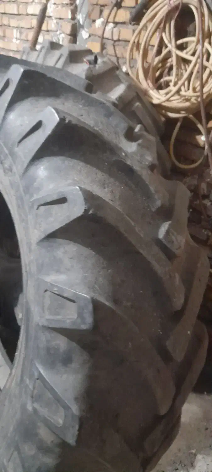 لاستیک تراکتور۴ سیلندر|قطعات یدکی و لوازم جانبی|انگوت, |دیوار