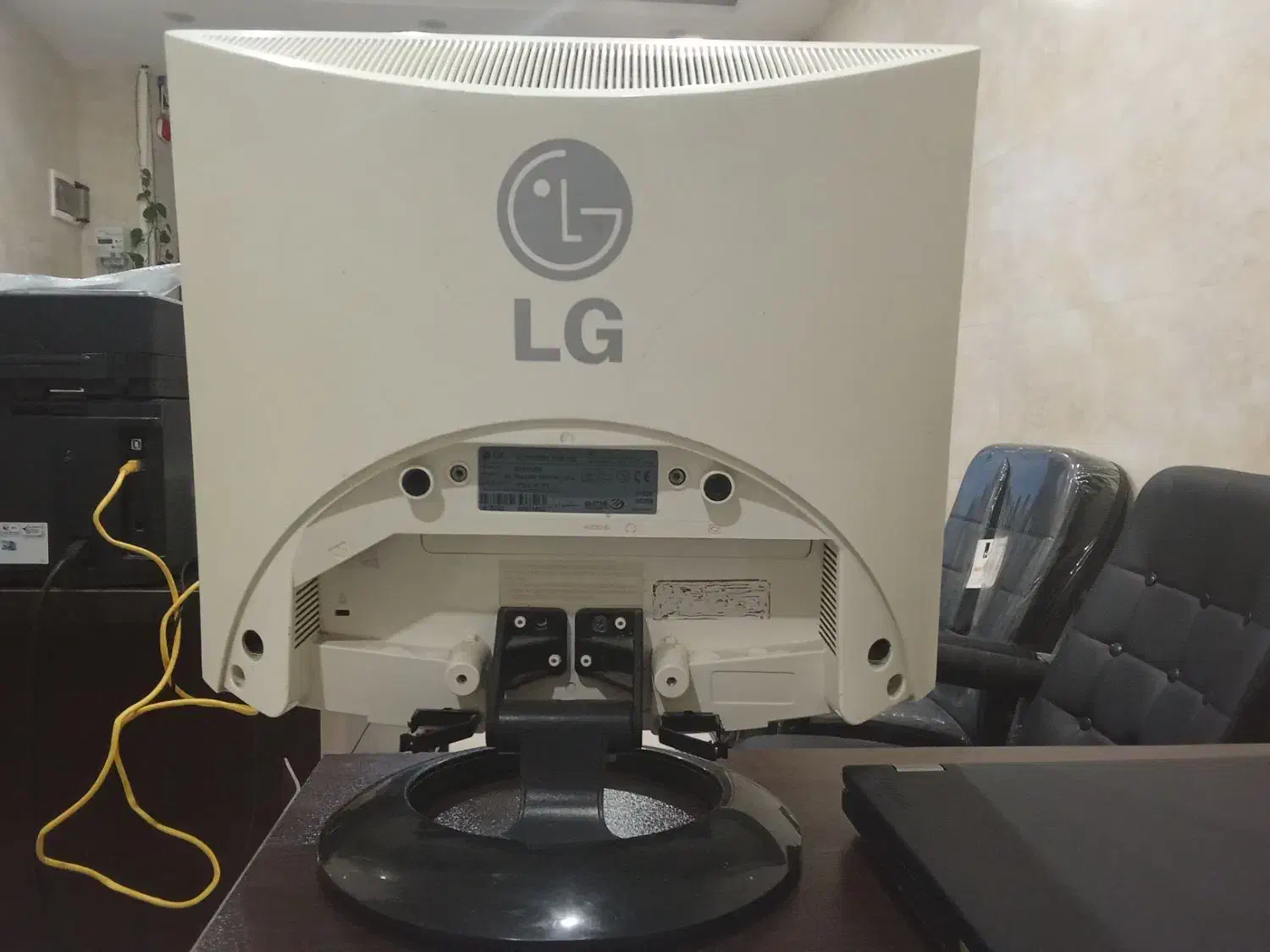 مانیتور ۱۵ اینچ LG کاملا سالم|قطعات و لوازم جانبی رایانه|رشت, تازه آباد|دیوار