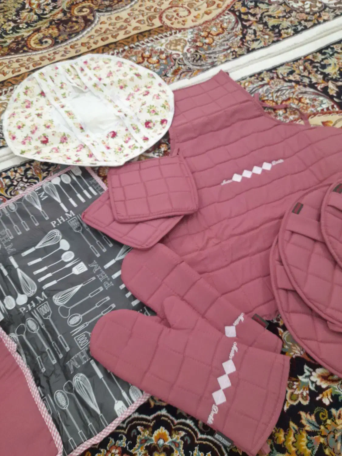 سرویس آشپزخونه. دم کنی و دستگیره و ‌...|سفره، حوله، دستمال آشپزخانه|مشهد, هفده شهریور|دیوار