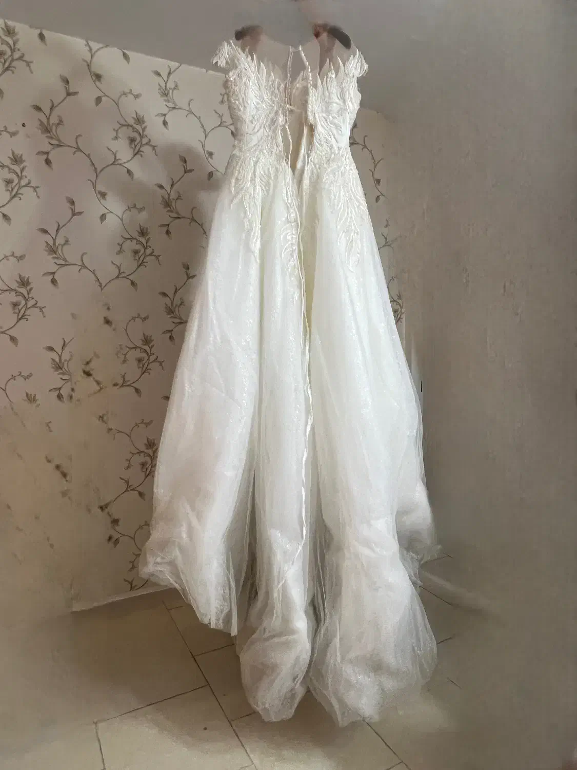 لباس عروس|لباس|پردیس, فاز ۱|دیوار