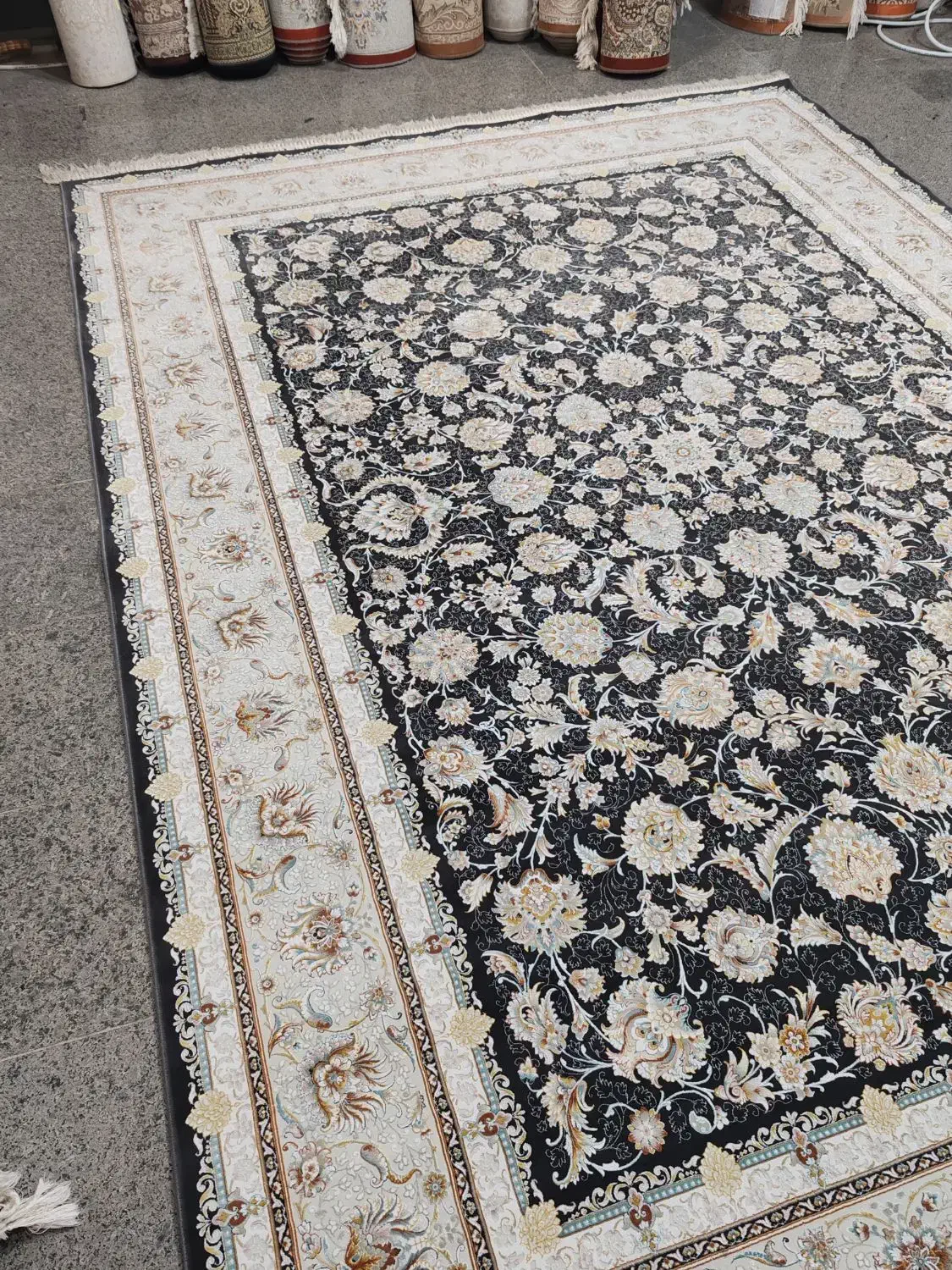 یک تخته فرش 9متری نقره ای با قالیچه 1.5 در 2.25|فرش|قم, نیروگاه|دیوار