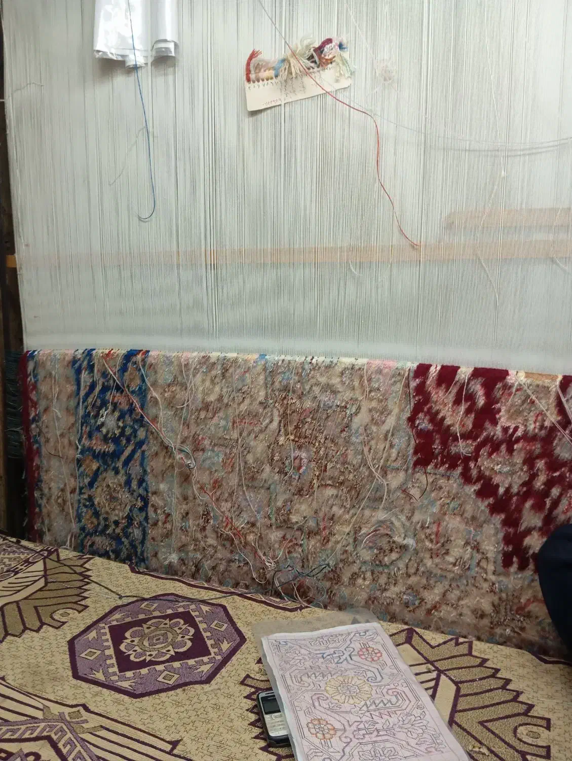 قالی نیمه کاره|فرش|مرند, |دیوار