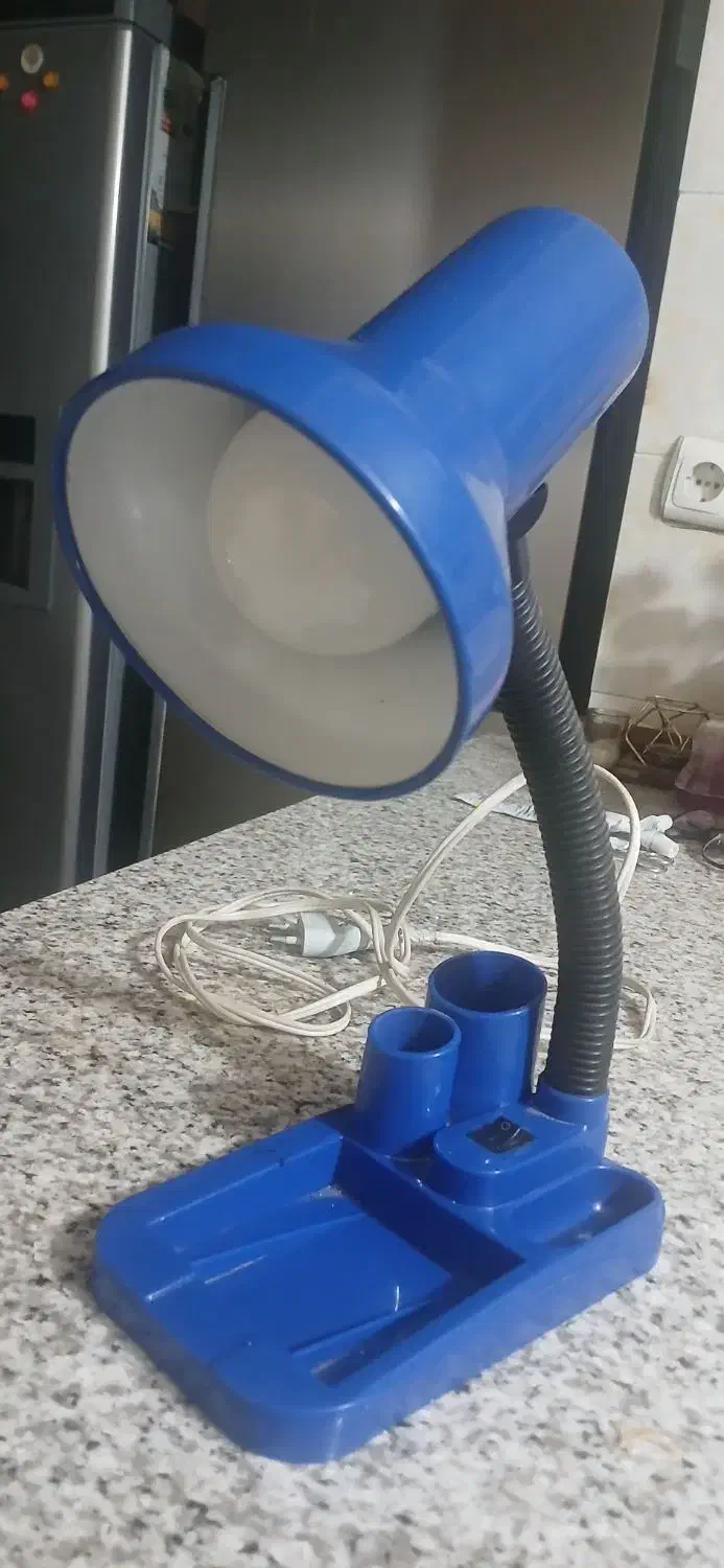 دوعدد چراغ مطالعه عالی ودرحدنو مناسب کارگاه|لامپ و چراغ|شیراز, غدیر جنوبی|دیوار