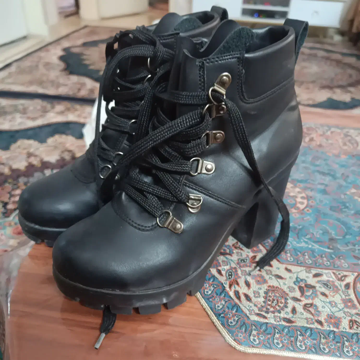 بوت|کیف، کفش، کمربند|اندیشه, اندیشه فاز ۱|دیوار