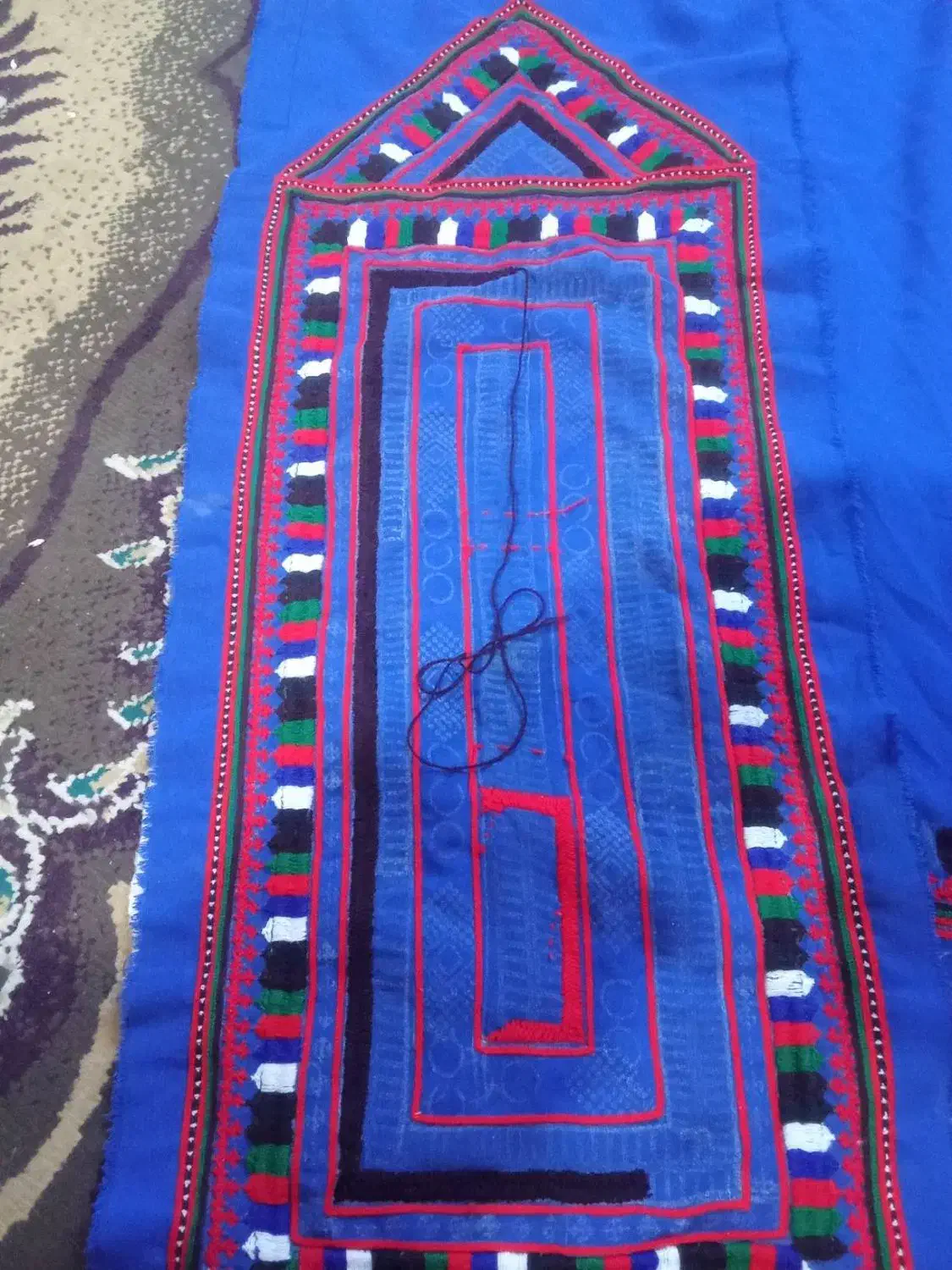 لباس نیم دوز|لباس|سراوان, |دیوار