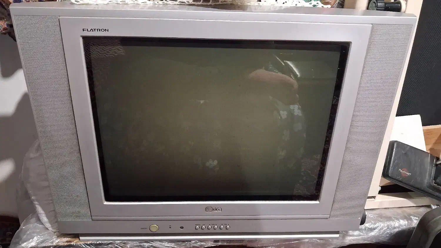 ۲۲ اینچ تلویزیوم|تلویزیون و پروژکتور|تبریز, |دیوار