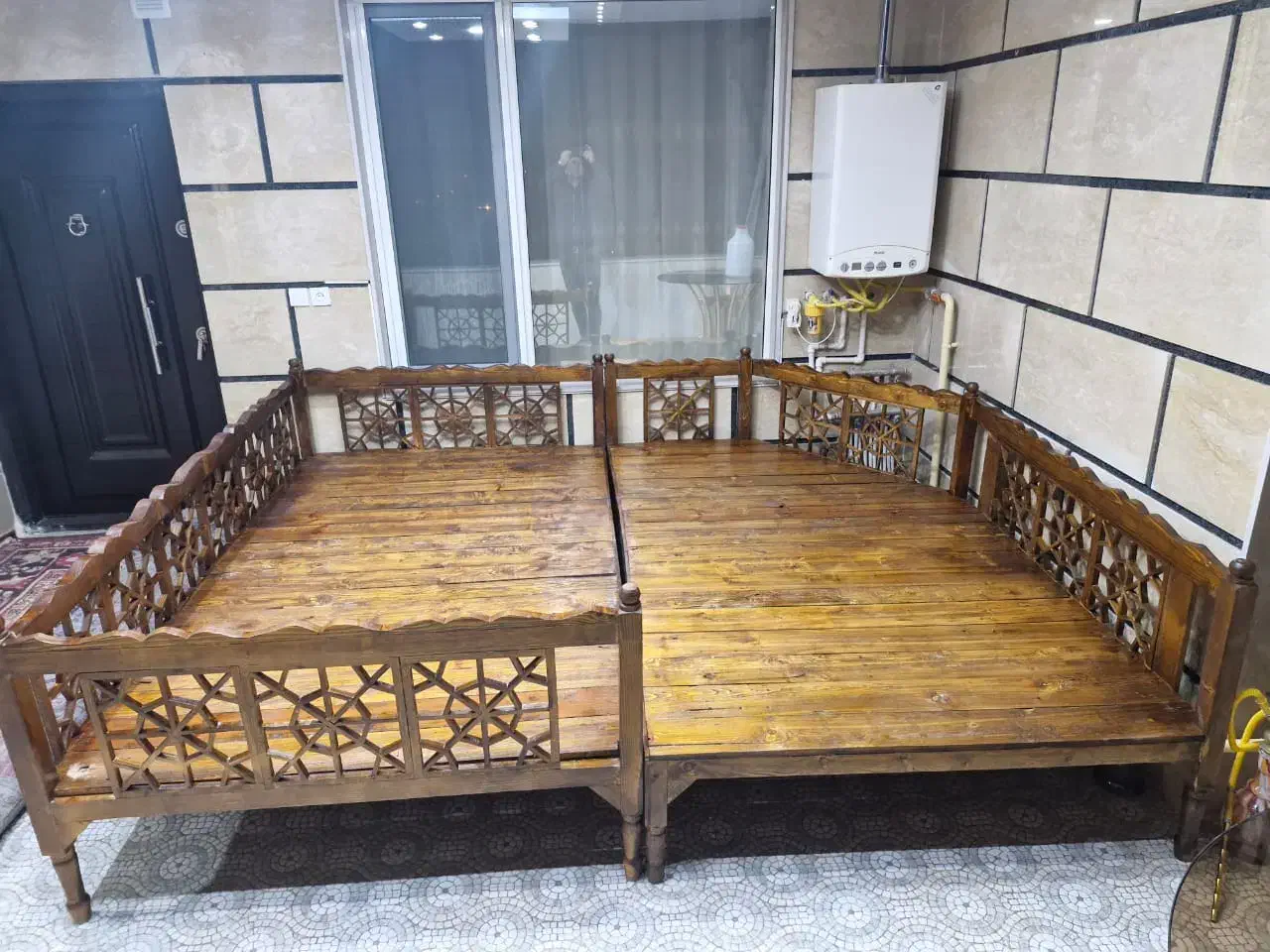 تخت سنتی مناسب برا کافه ها و تراس و باغ|مبلمان خانگی و میز عسلی|ماکو, |دیوار